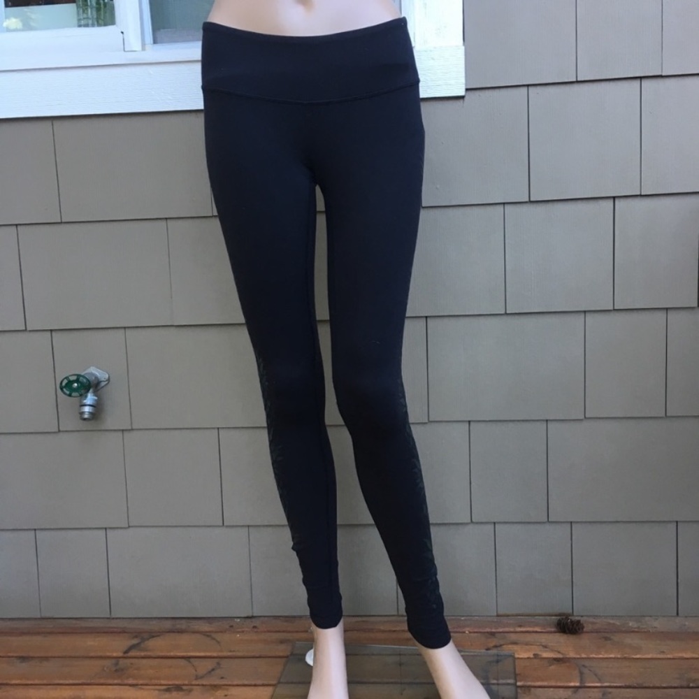 Rare Lululemon Pineapple Black Leggings Size 4